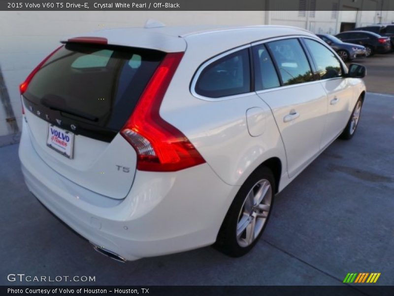Crystal White Pearl / Off-Black 2015 Volvo V60 T5 Drive-E