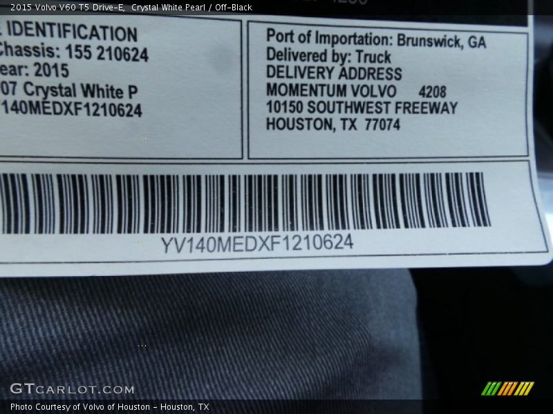 Crystal White Pearl / Off-Black 2015 Volvo V60 T5 Drive-E