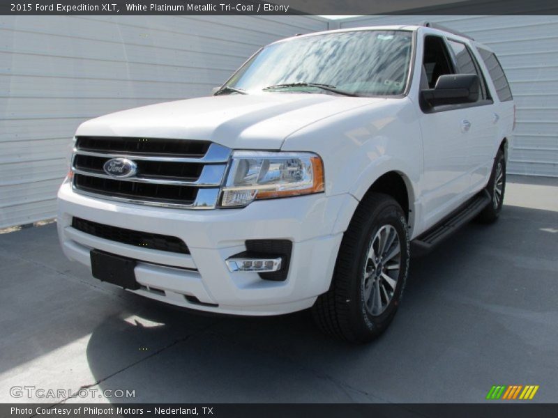 Front 3/4 View of 2015 Expedition XLT