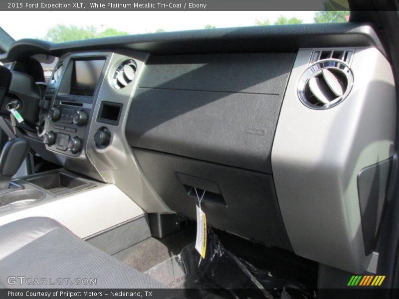 White Platinum Metallic Tri-Coat / Ebony 2015 Ford Expedition XLT