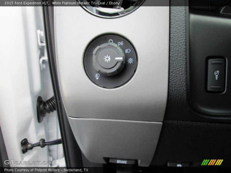White Platinum Metallic Tri-Coat / Ebony 2015 Ford Expedition XLT