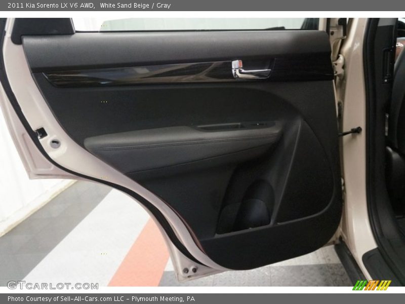 White Sand Beige / Gray 2011 Kia Sorento LX V6 AWD