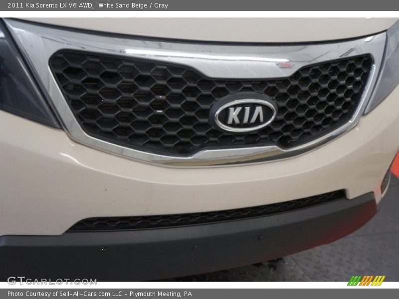 White Sand Beige / Gray 2011 Kia Sorento LX V6 AWD