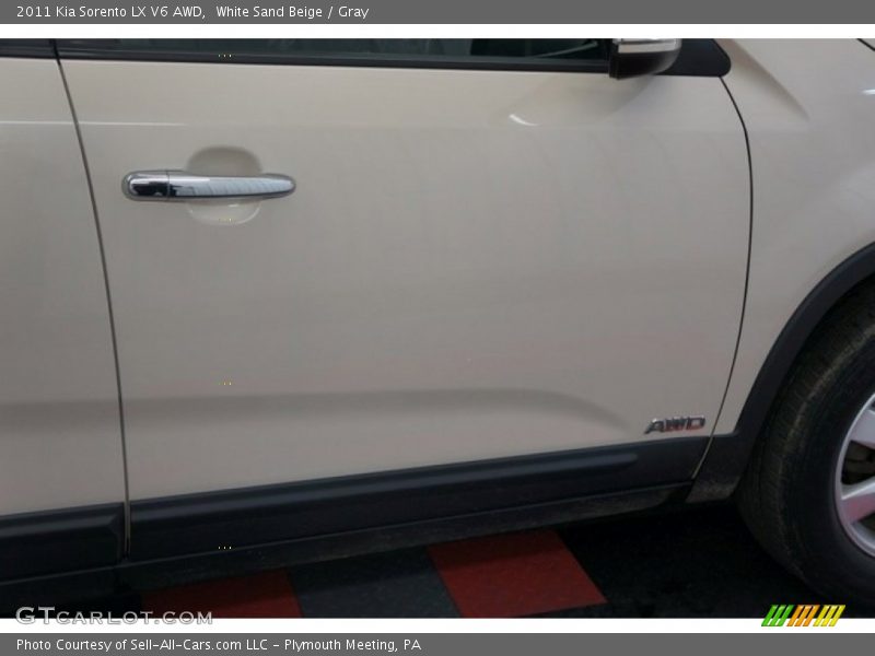 White Sand Beige / Gray 2011 Kia Sorento LX V6 AWD