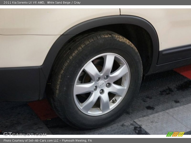 White Sand Beige / Gray 2011 Kia Sorento LX V6 AWD