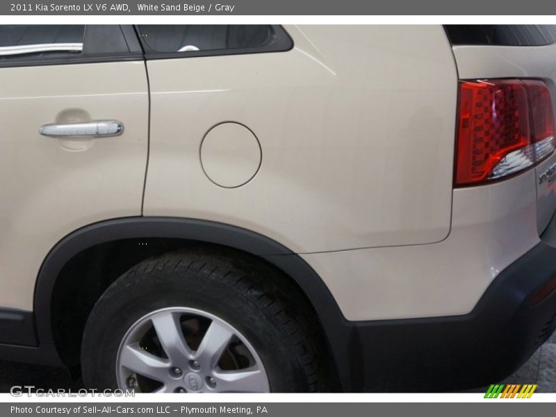 White Sand Beige / Gray 2011 Kia Sorento LX V6 AWD
