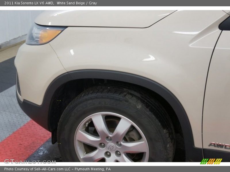 White Sand Beige / Gray 2011 Kia Sorento LX V6 AWD
