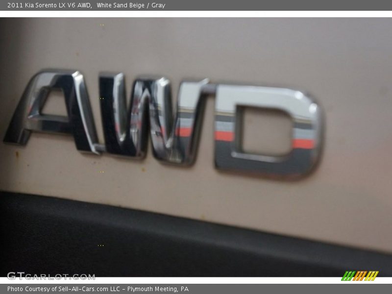 White Sand Beige / Gray 2011 Kia Sorento LX V6 AWD