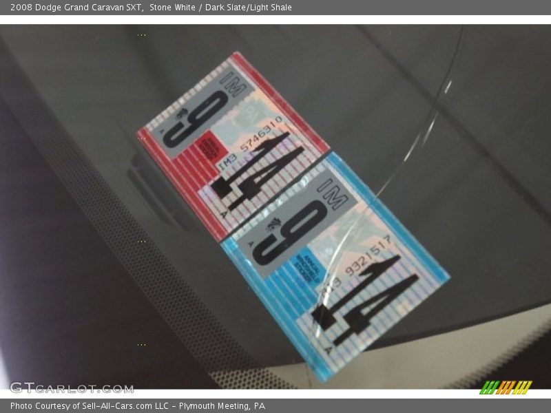 Stone White / Dark Slate/Light Shale 2008 Dodge Grand Caravan SXT