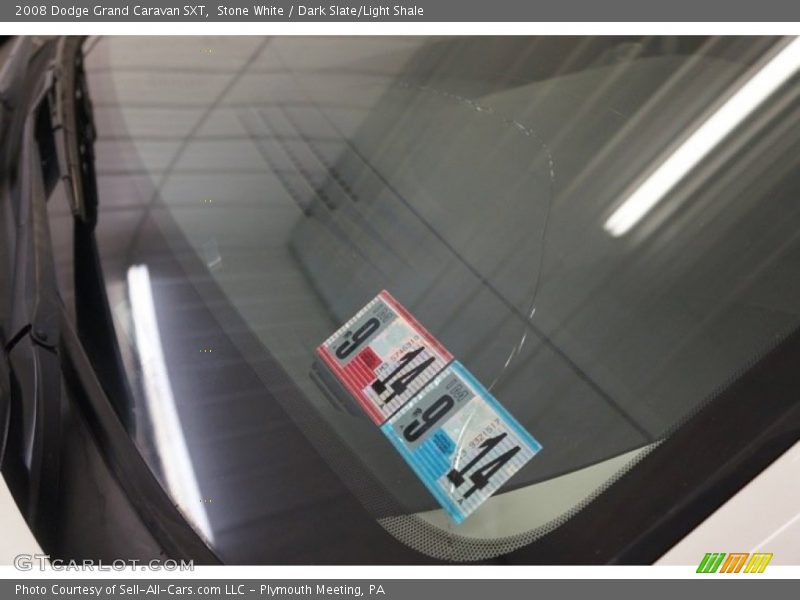 Stone White / Dark Slate/Light Shale 2008 Dodge Grand Caravan SXT