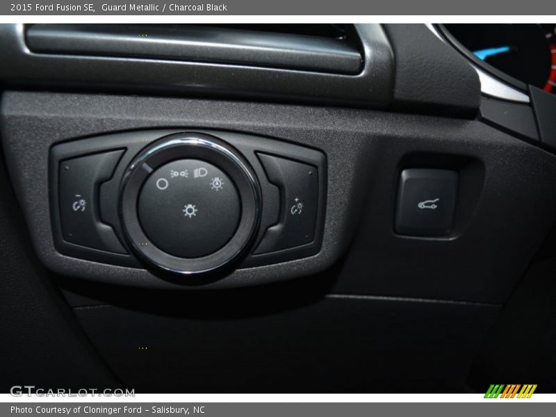 Guard Metallic / Charcoal Black 2015 Ford Fusion SE