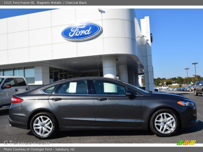 Magnetic Metallic / Charcoal Black 2015 Ford Fusion SE