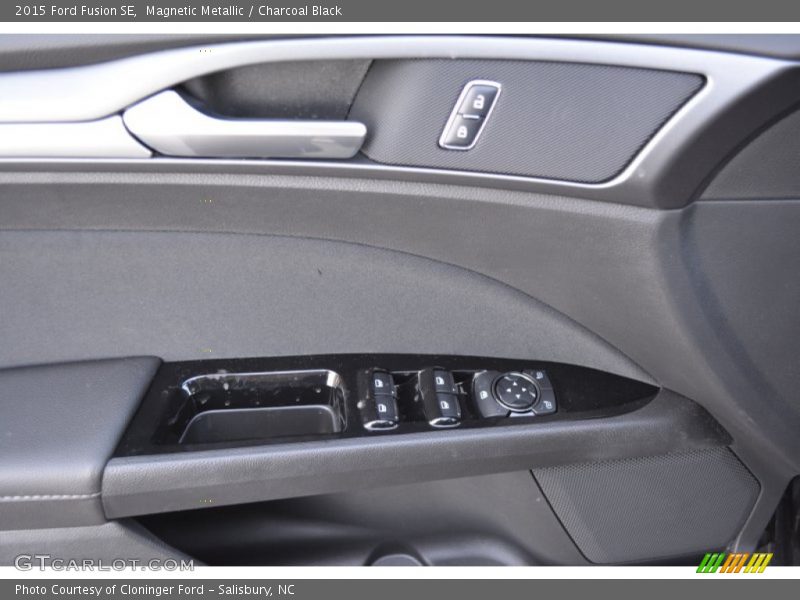 Magnetic Metallic / Charcoal Black 2015 Ford Fusion SE