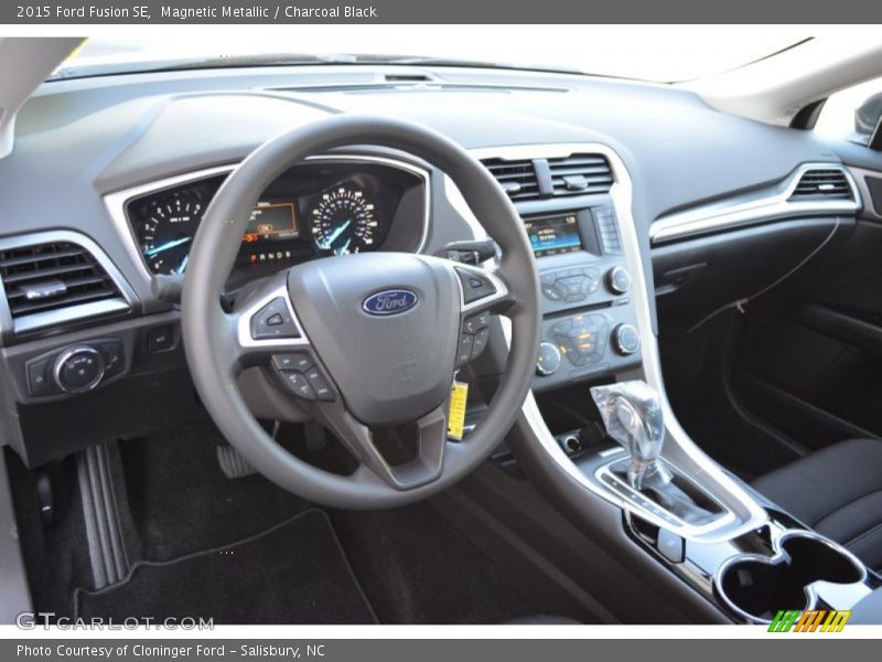 Magnetic Metallic / Charcoal Black 2015 Ford Fusion SE