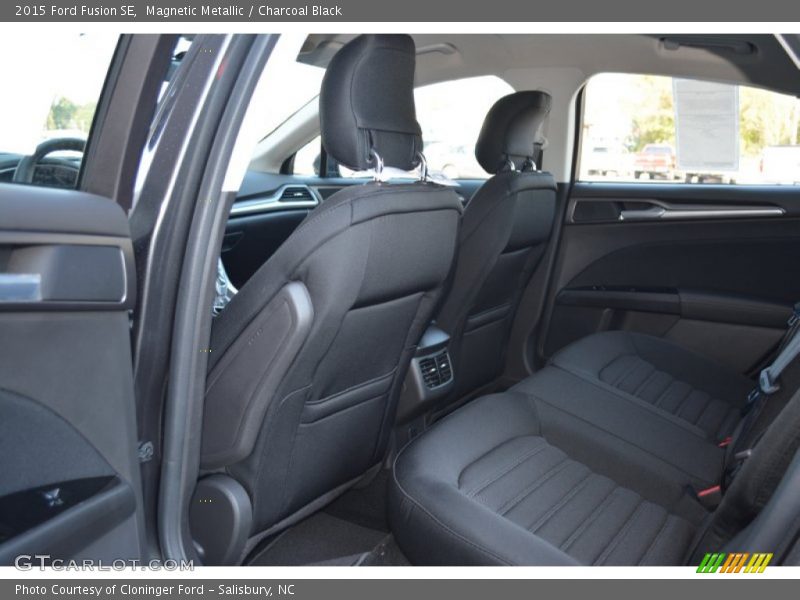 Magnetic Metallic / Charcoal Black 2015 Ford Fusion SE