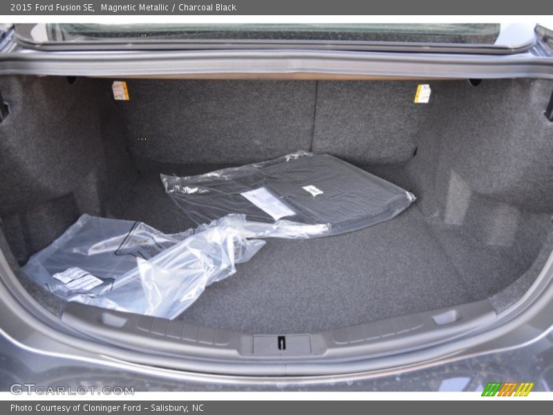 Magnetic Metallic / Charcoal Black 2015 Ford Fusion SE