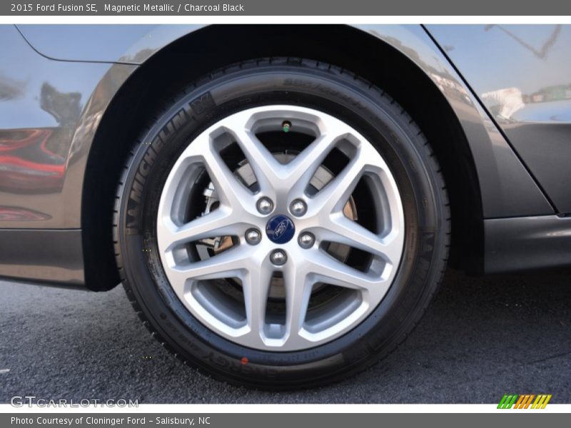 Magnetic Metallic / Charcoal Black 2015 Ford Fusion SE