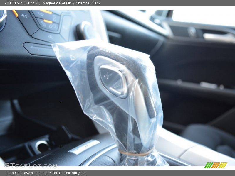 Magnetic Metallic / Charcoal Black 2015 Ford Fusion SE