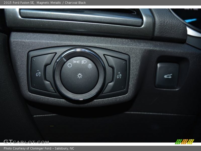 Magnetic Metallic / Charcoal Black 2015 Ford Fusion SE