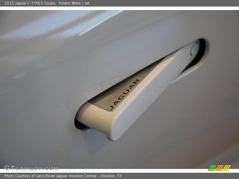 Controls of 2015 F-TYPE S Coupe