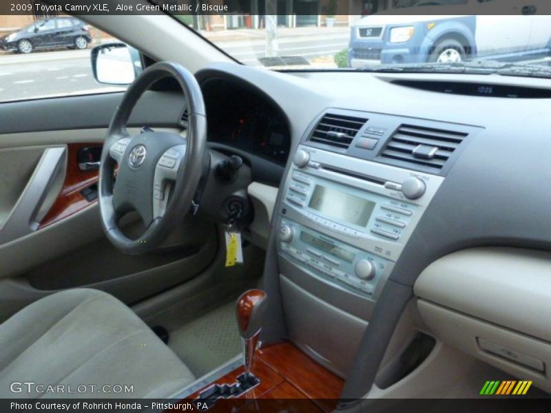 Aloe Green Metallic / Bisque 2009 Toyota Camry XLE