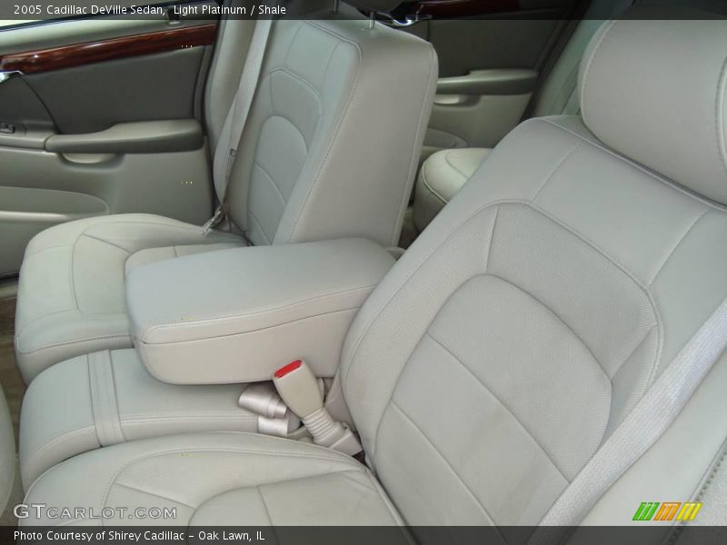Light Platinum / Shale 2005 Cadillac DeVille Sedan