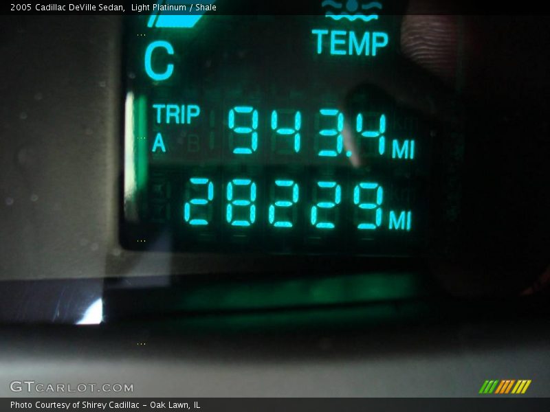 Light Platinum / Shale 2005 Cadillac DeVille Sedan