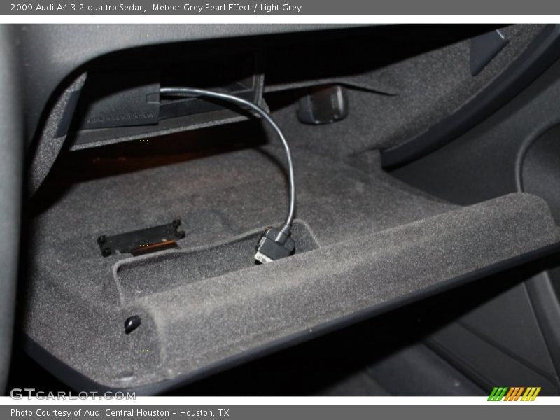 Meteor Grey Pearl Effect / Light Grey 2009 Audi A4 3.2 quattro Sedan