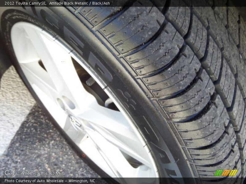 Attitude Black Metallic / Black/Ash 2012 Toyota Camry SE