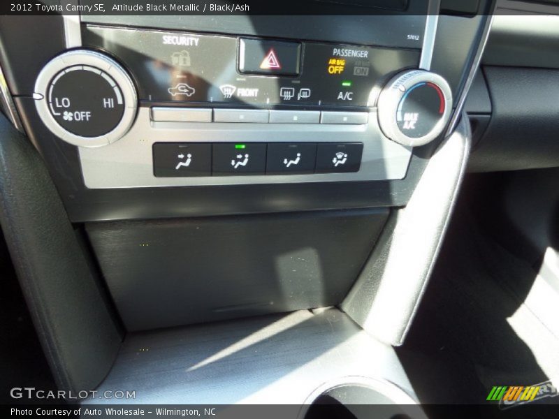 Attitude Black Metallic / Black/Ash 2012 Toyota Camry SE