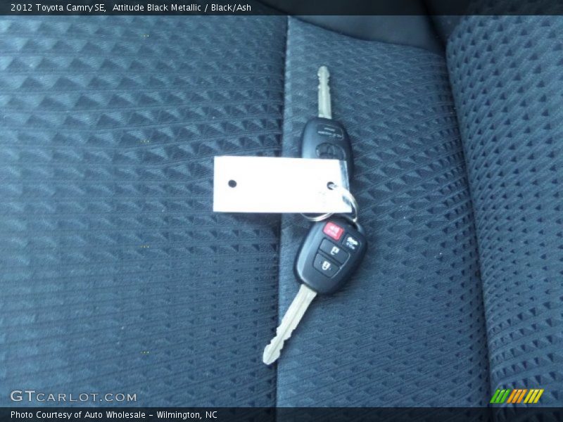Attitude Black Metallic / Black/Ash 2012 Toyota Camry SE