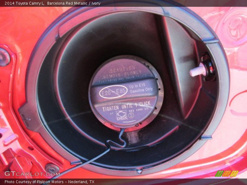 Barcelona Red Metallic / Ivory 2014 Toyota Camry L