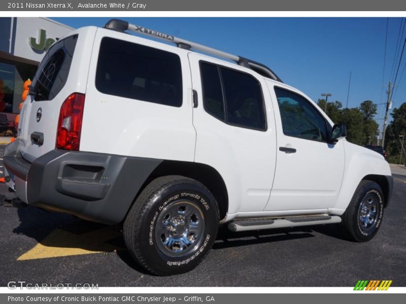 Avalanche White / Gray 2011 Nissan Xterra X