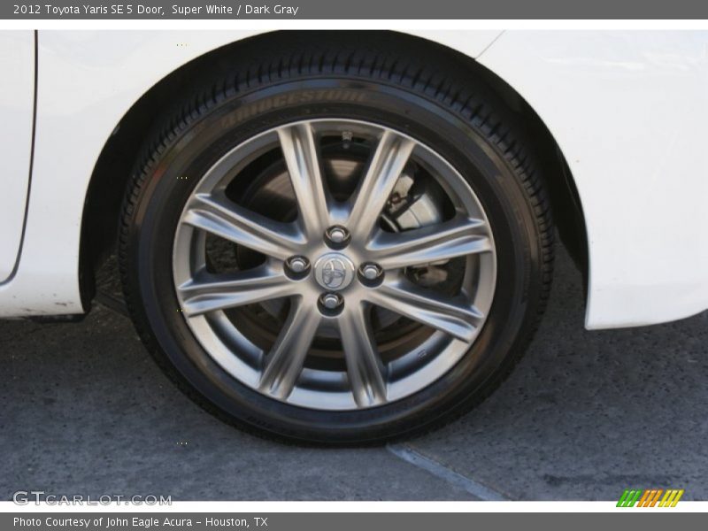 Super White / Dark Gray 2012 Toyota Yaris SE 5 Door