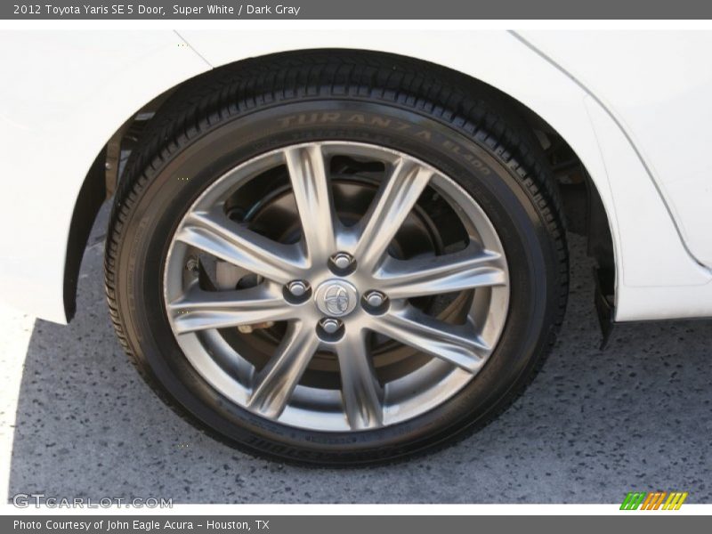 Super White / Dark Gray 2012 Toyota Yaris SE 5 Door