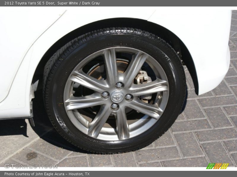 Super White / Dark Gray 2012 Toyota Yaris SE 5 Door