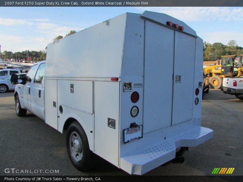 Oxford White Clearcoat / Medium Flint 2007 Ford F250 Super Duty XL Crew Cab