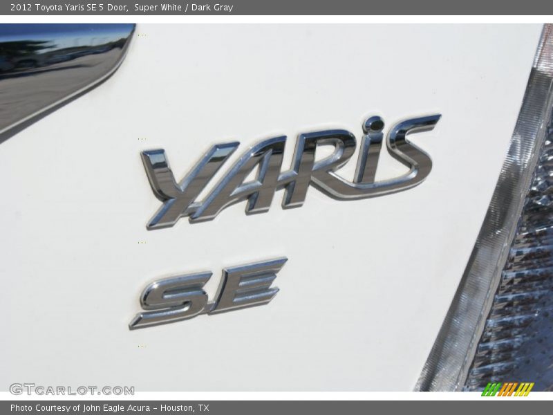 Super White / Dark Gray 2012 Toyota Yaris SE 5 Door