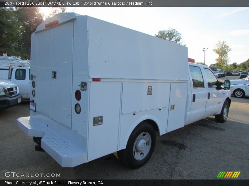Oxford White Clearcoat / Medium Flint 2007 Ford F250 Super Duty XL Crew Cab