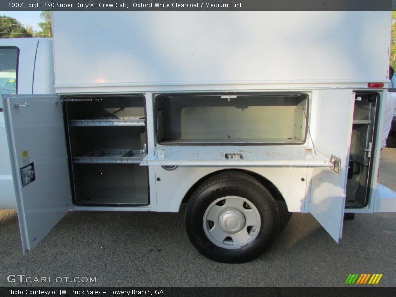 Oxford White Clearcoat / Medium Flint 2007 Ford F250 Super Duty XL Crew Cab