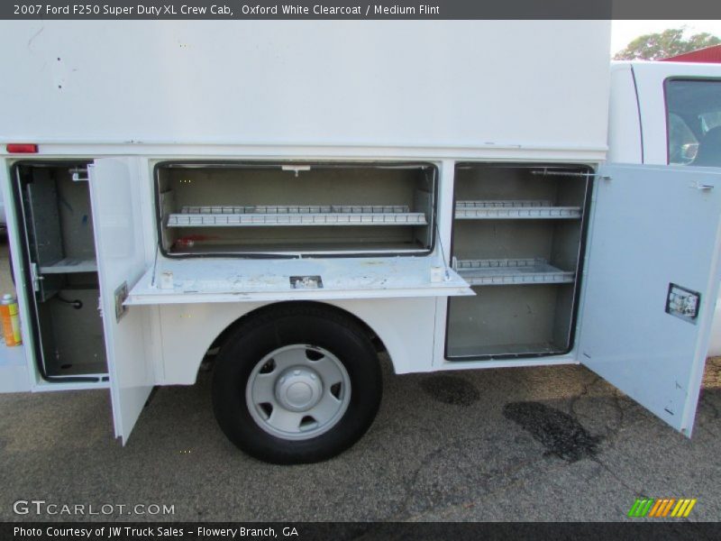 Oxford White Clearcoat / Medium Flint 2007 Ford F250 Super Duty XL Crew Cab