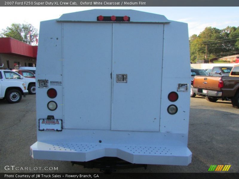 Oxford White Clearcoat / Medium Flint 2007 Ford F250 Super Duty XL Crew Cab
