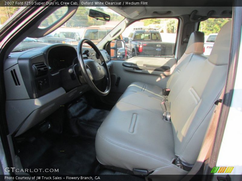 Oxford White Clearcoat / Medium Flint 2007 Ford F250 Super Duty XL Crew Cab