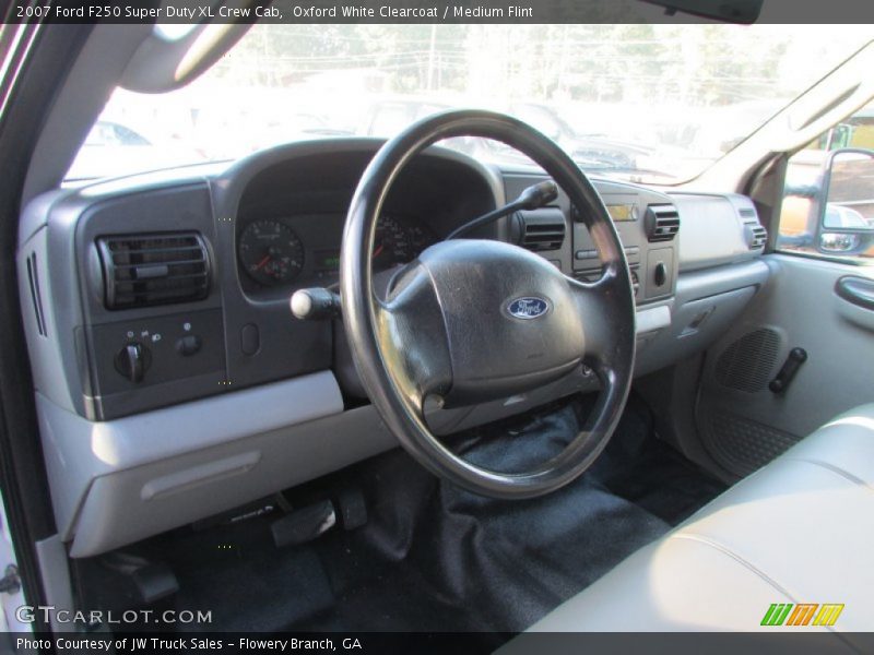 Oxford White Clearcoat / Medium Flint 2007 Ford F250 Super Duty XL Crew Cab