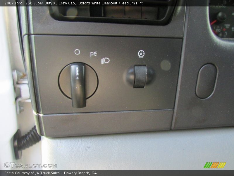 Oxford White Clearcoat / Medium Flint 2007 Ford F250 Super Duty XL Crew Cab