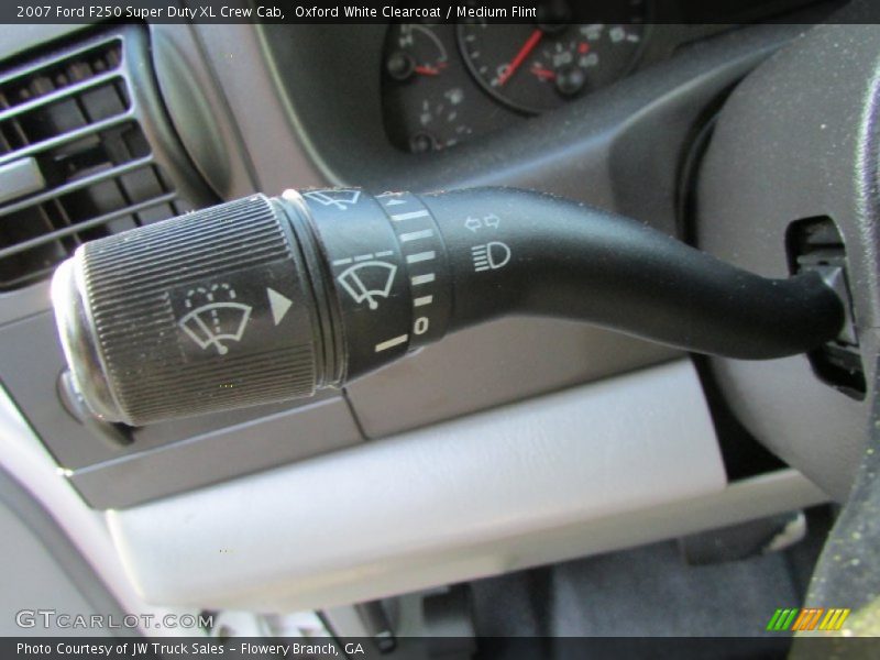 Oxford White Clearcoat / Medium Flint 2007 Ford F250 Super Duty XL Crew Cab