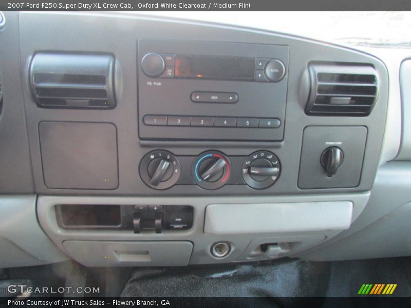 Oxford White Clearcoat / Medium Flint 2007 Ford F250 Super Duty XL Crew Cab