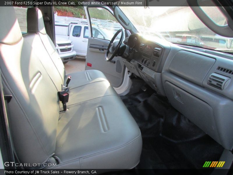 Oxford White Clearcoat / Medium Flint 2007 Ford F250 Super Duty XL Crew Cab