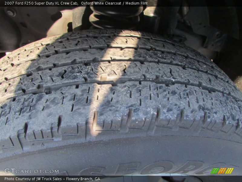 Oxford White Clearcoat / Medium Flint 2007 Ford F250 Super Duty XL Crew Cab