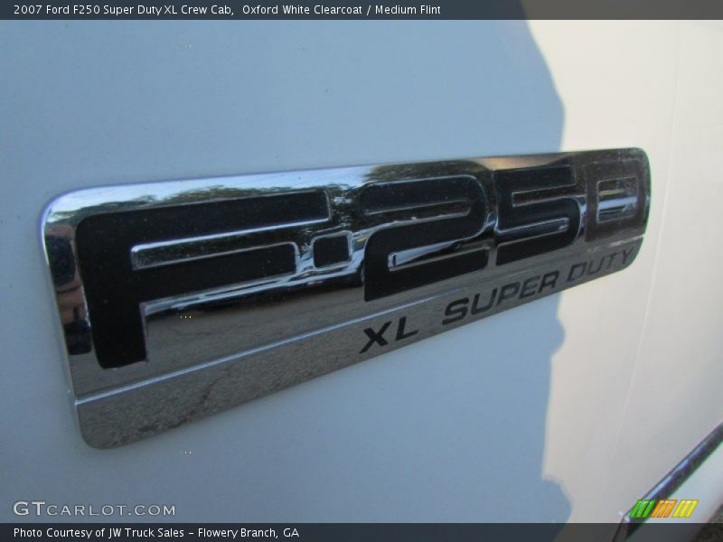 Oxford White Clearcoat / Medium Flint 2007 Ford F250 Super Duty XL Crew Cab